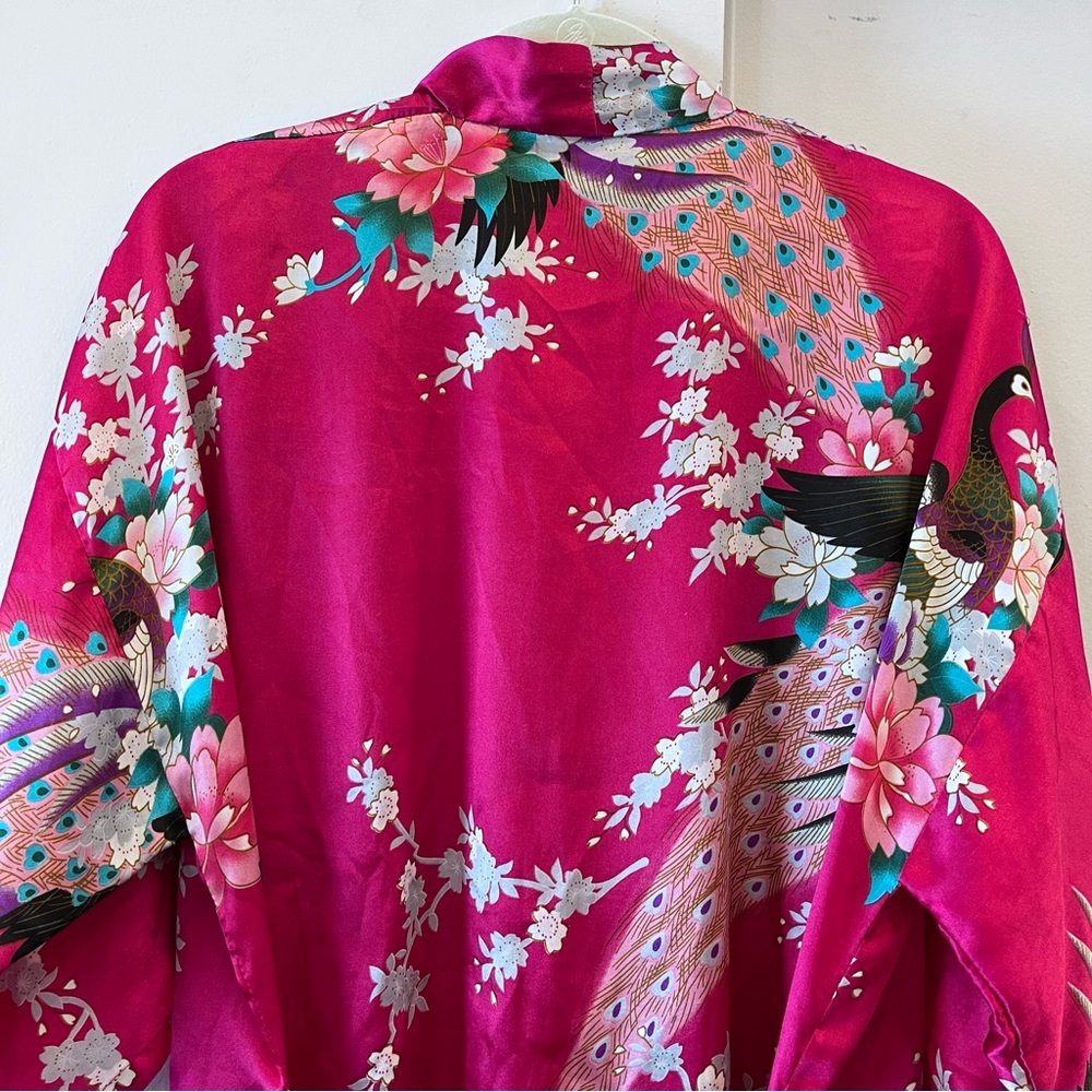 Floral and Peacock Pink Kimono with Pockets and Belt - Picture 5 of 13